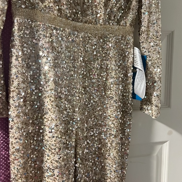 NWT MacDuggal sequin jumpsuit! Size 6 - Picture 4 of 9